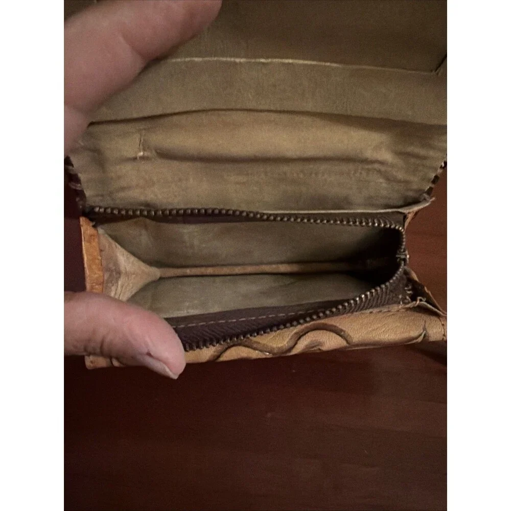 Vintage small leather Purse/Wallet Clasp zipper.  Mexico. Beautiful Hand Tooled!